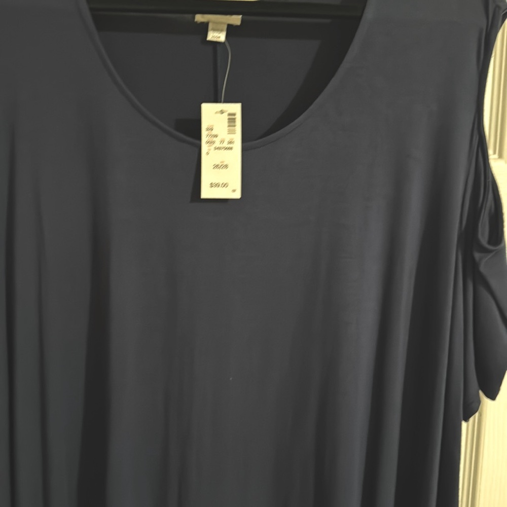 Avenue NWT navy blue 26/28 sized open shoulder top